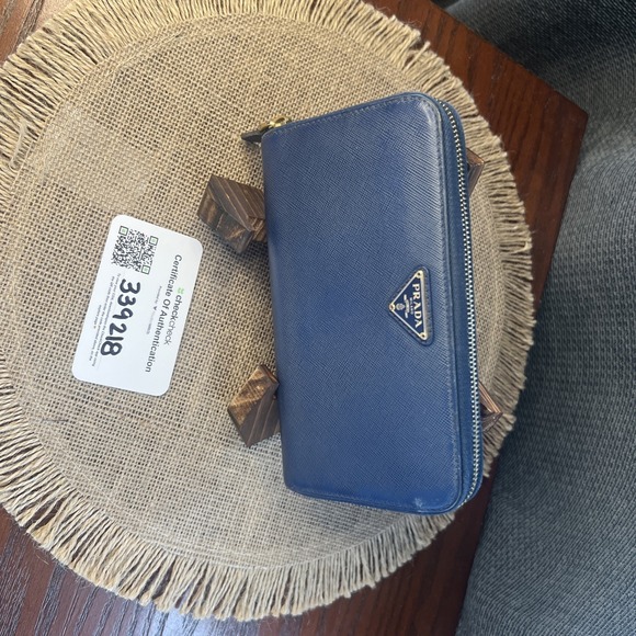 Authentic PRADA $1,000 Saffiano Blue Leather Round Zip Long Wallet COA Included - Picture 2 of 16